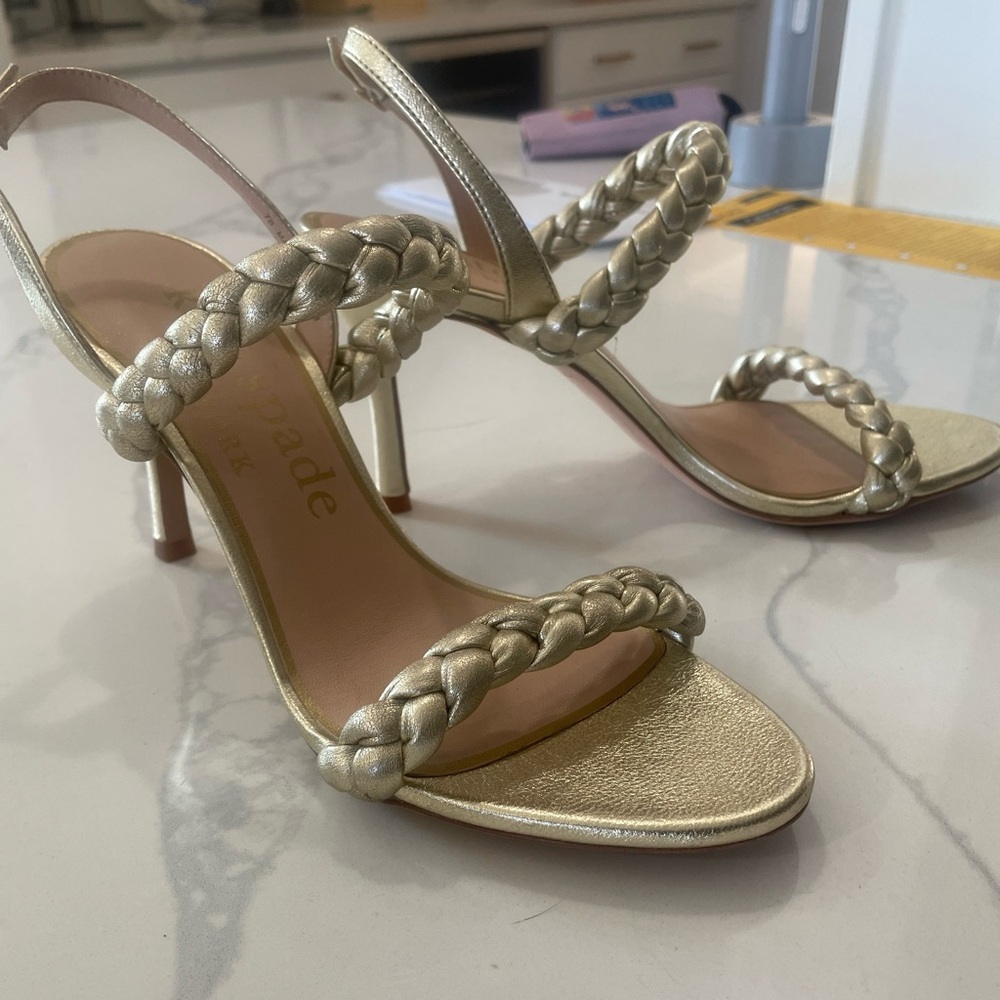 Kate Spade Gold sling heel, very cute and never worn.